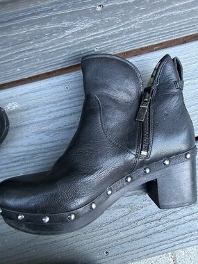 UGG Black Leather Shearling-Lined Heeled Ankle Boots